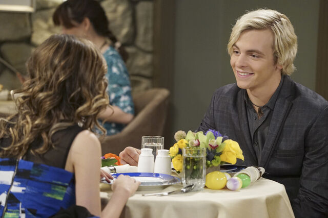 File:S4E19-MusicalsAndMovingOn-1.jpg