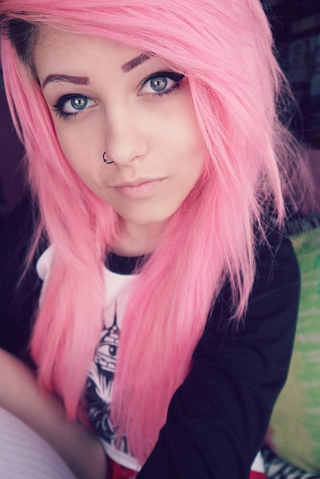 File:Pinkhairedgirl.png
