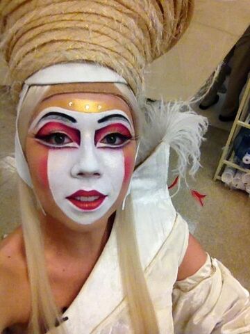 File:Jennette dressed as empress.jpg