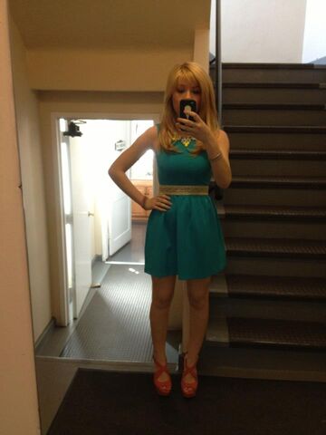 File:Jennette April 24, 2013.jpg