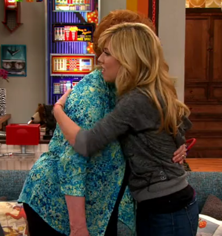 File:Sam and Nona hugging.png