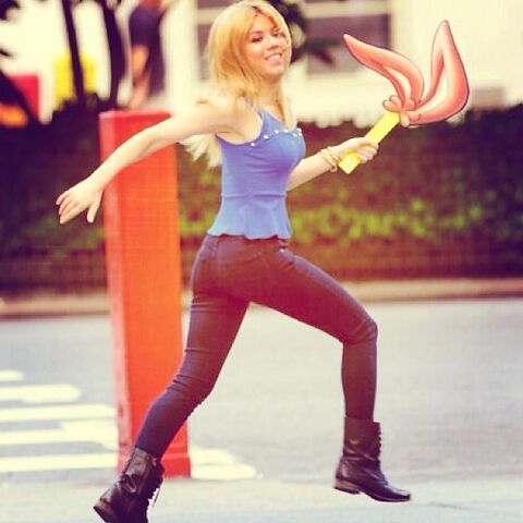 File:Jennette July 11, 2013.jpg