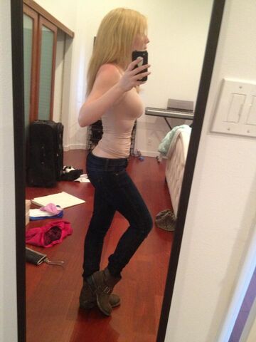 File:Jennette's outfit June 8, 2013.jpg