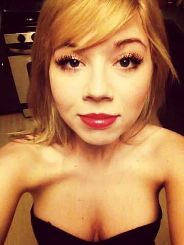 File:Jennette Feb 6, 2013.jpg