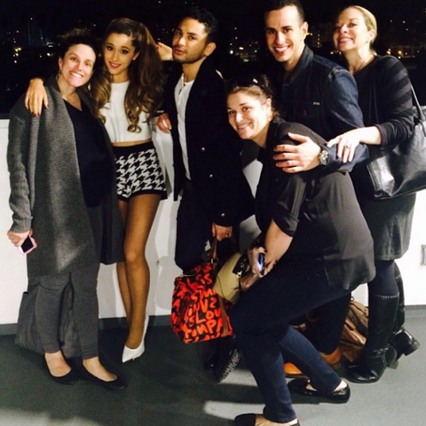 File:Ariana Grande with friends on January 23, 2014.png