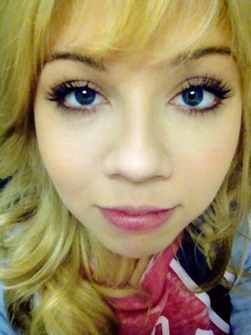 File:Jennette March 19, 2013.jpg