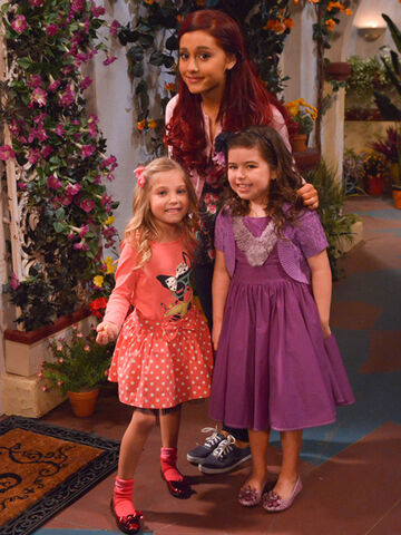 File:Ariana, Sophia, and Rosie.jpg