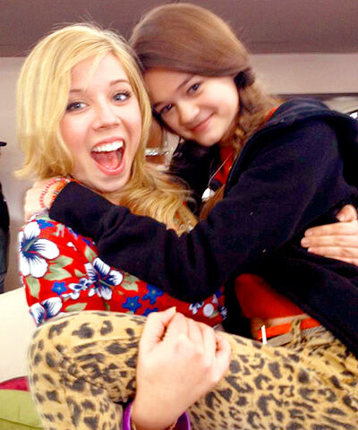 File:Jennette holding Ciara Bravo.jpg