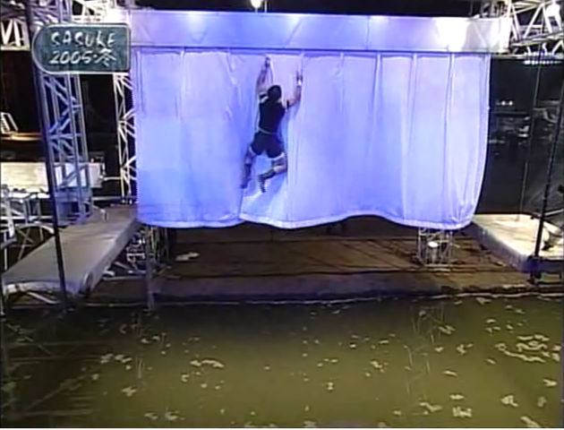 File:Curtaincling16.png