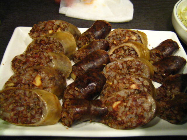 File:Korean food-Sundae-01.jpg