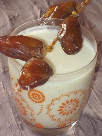 Résultat de recherche d'images pour "lait de dattes"