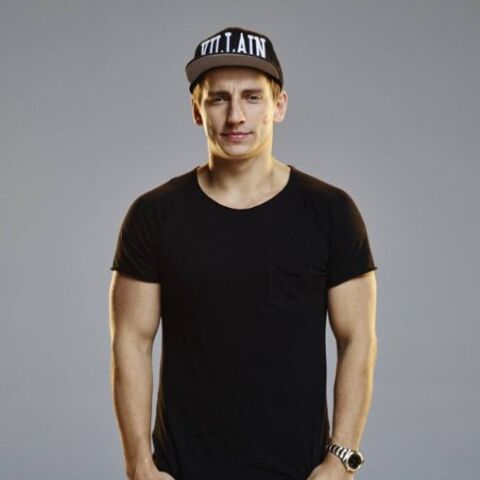 File:Vitalyzdtvstanding.jpg