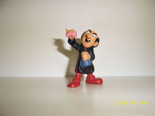 Datei:2 0232 Gargamel mit zwei Gläsern front.jpg