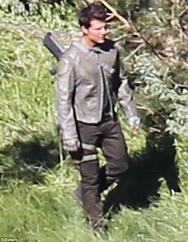 File:Tom-cruise-oblivion-set-photo1.jpg