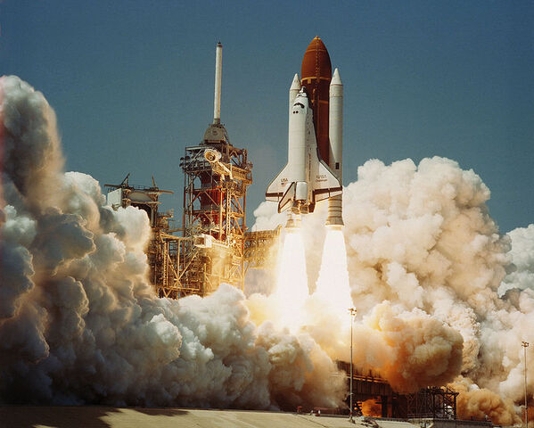 File:800px-Space Shuttle Challenger (04-04-1983).jpg