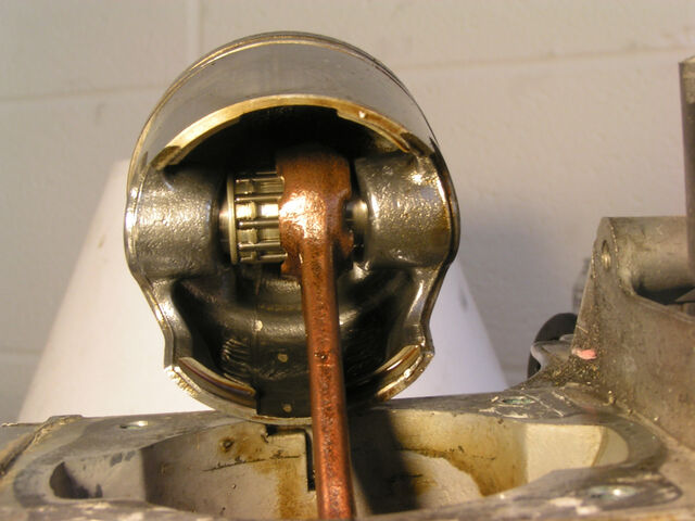 File:Active 50 piston.jpg
