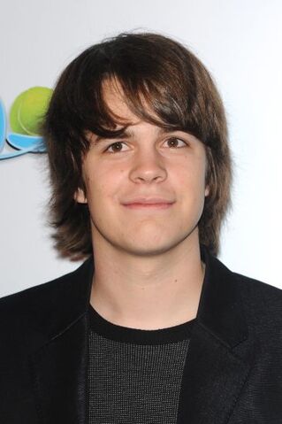 File:Johnny Simmons.jpg