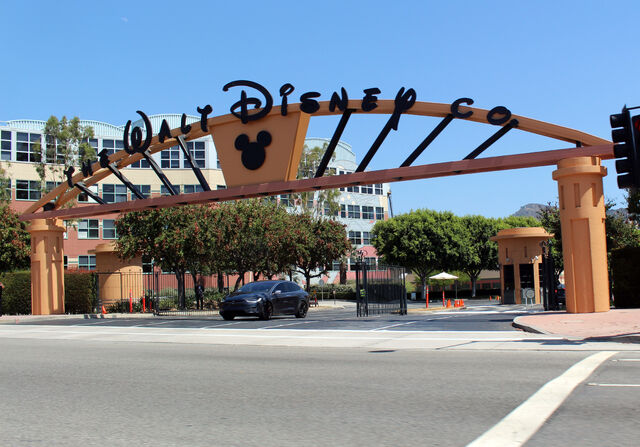 File:Walt Disney Studios Alameda Entrance.jpg