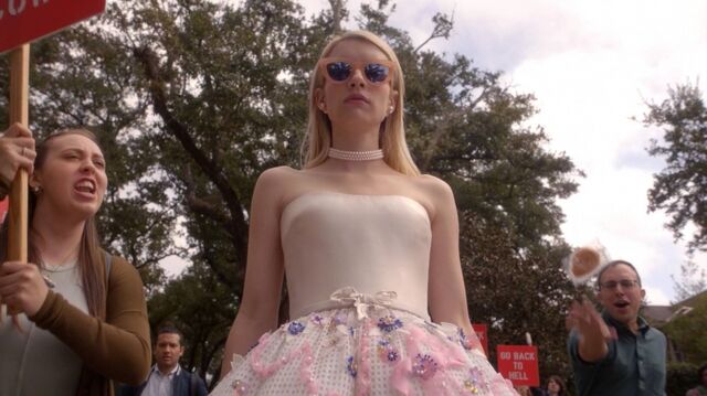 File:Normal ScreamQueens112 1023.jpg