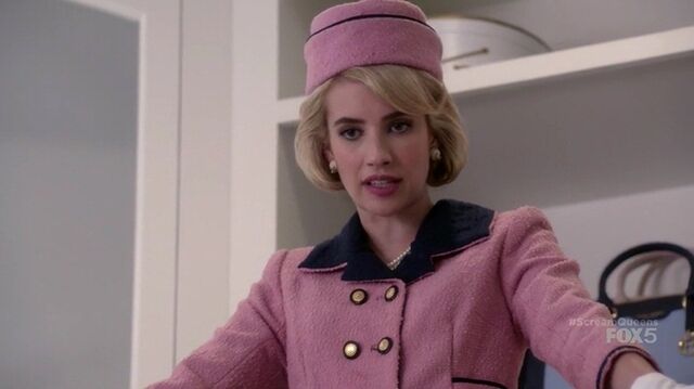Archivo:Scream-queens-pumpkin-patch-chanel.jpg