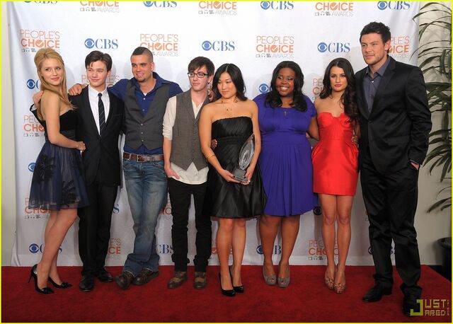 File:Glee cast.jpg
