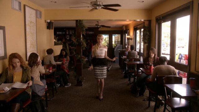 File:Normal ScreamQueens112 1283.jpg