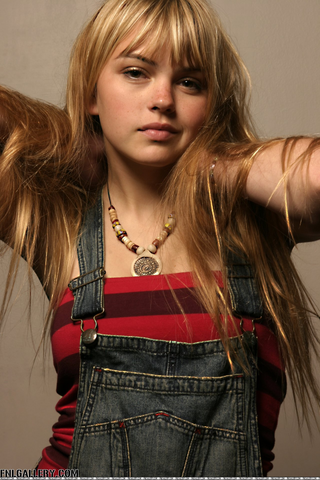 File:Aimee Teegarden gallery 3.png