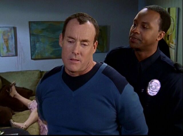 File:6x19-Perry kills Elliot gets arrested.jpg