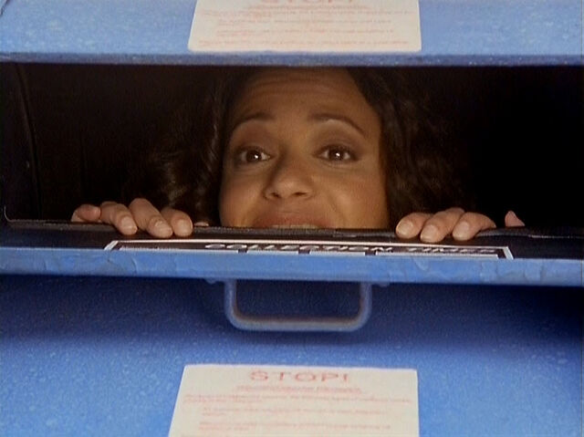 File:3x18 Carla mailbox.jpg