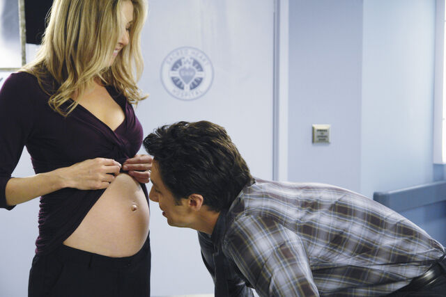 File:9x1 Pregnant Elliot.jpg