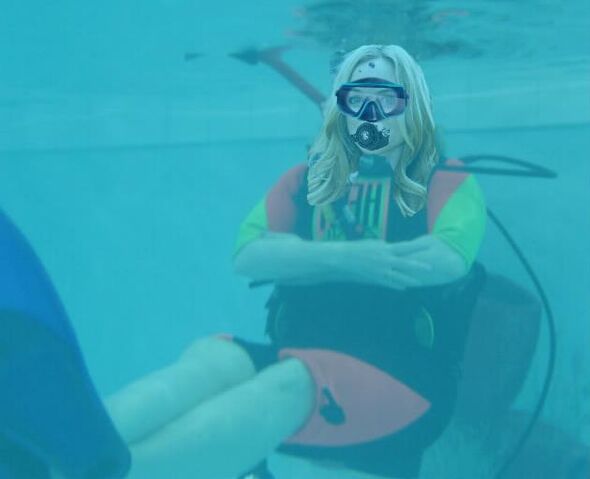 File:Heather Graham scuba diving.jpg