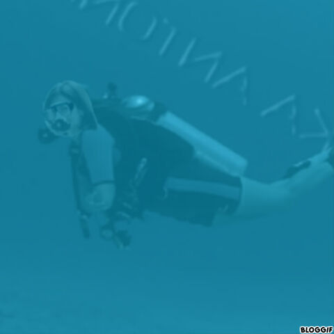 File:Michelle Monaghan scuba diving.jpg