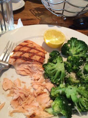 File:Salmon meal with broccoli.jpeg