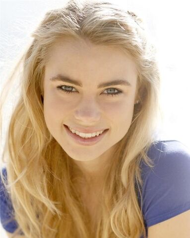 Archivo:LucyFry.jpg