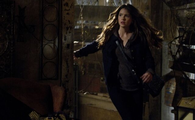 File:Shelley-hennig-photo6.jpg