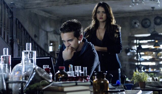 File:Shelley-hennig-photo7.jpg