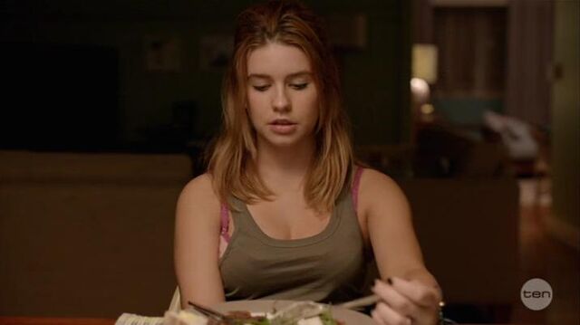 File:Australian Series-1x01-23.jpg