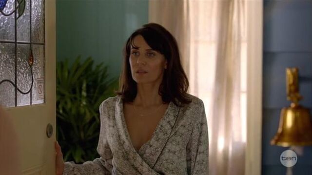 File:Australian Series-1x01-3.jpg