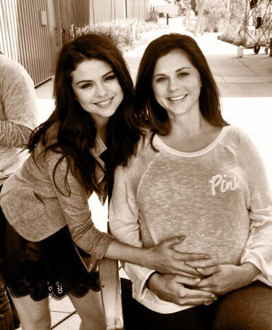 File:Selena Mandy and Gracie.jpg