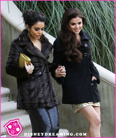 File:Vanessa & Selena.jpg
