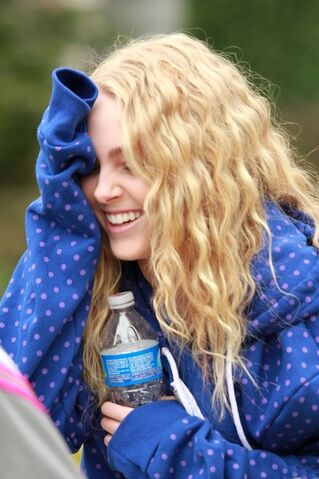 File:251865-annasophia-robb-on-carrie-diaries-set.jpeg