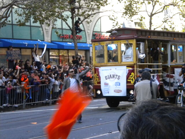 File:GiantsParade39.jpg