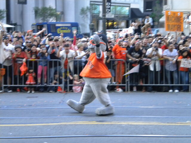 File:GiantsParade29.jpg