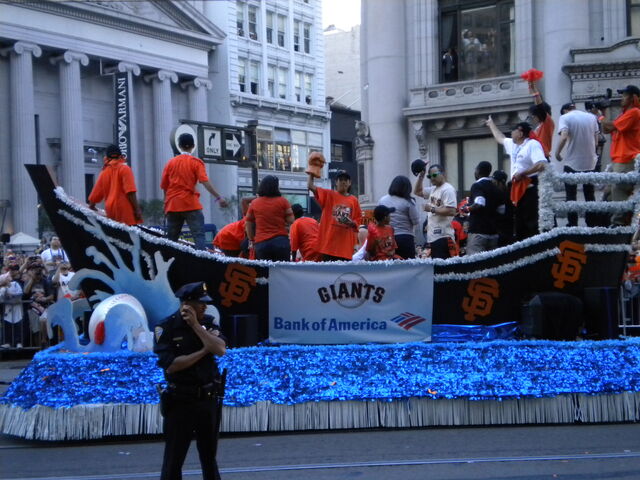 File:GiantsParade14.jpg