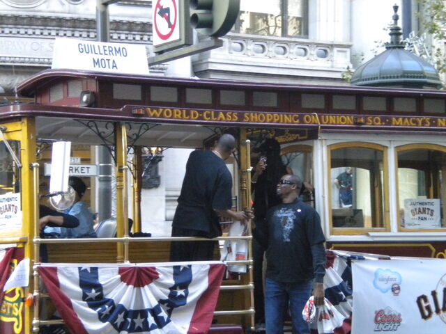 File:GiantsParade38.jpg
