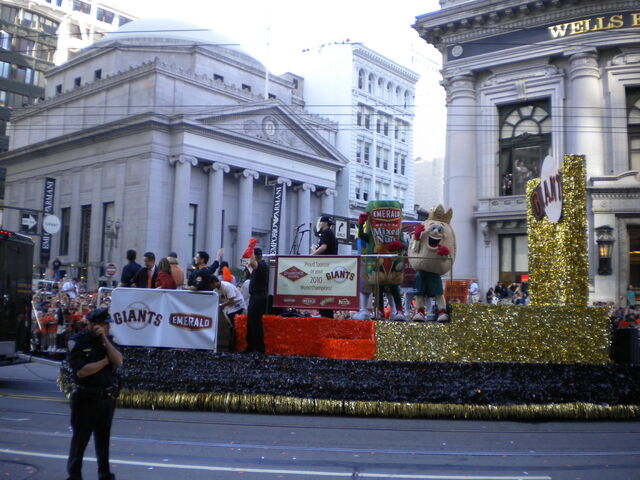 File:GiantsParade26.jpg