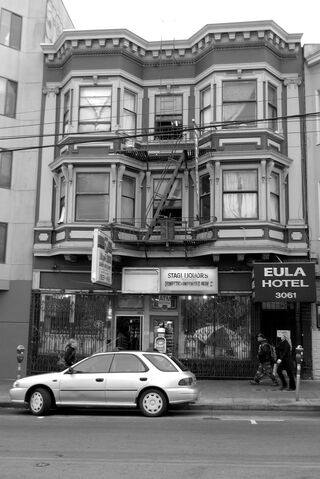 File:Eula Hotel bw.jpg