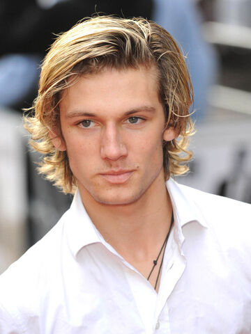 File:Alex-Pettyfer.jpg