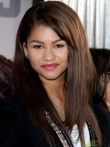File:Zendaya LS.png