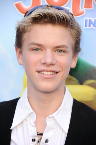 File:Kenton+Duty+Premiere+Touchstone+Pictures+Gnomeo+7FsaaO3GGrol.jpg